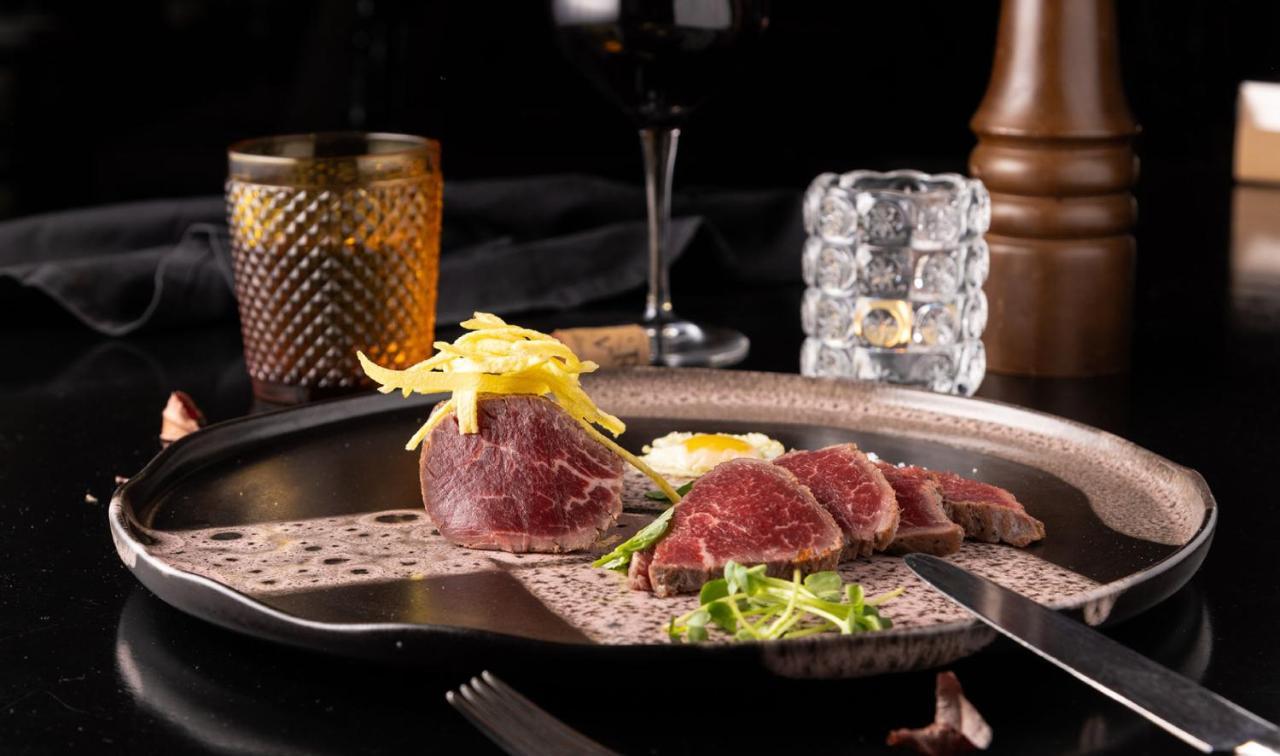 Pousada De Lisboa - Small Luxury Hotels Of The World Екстериор снимка A steak prepared sous-vide