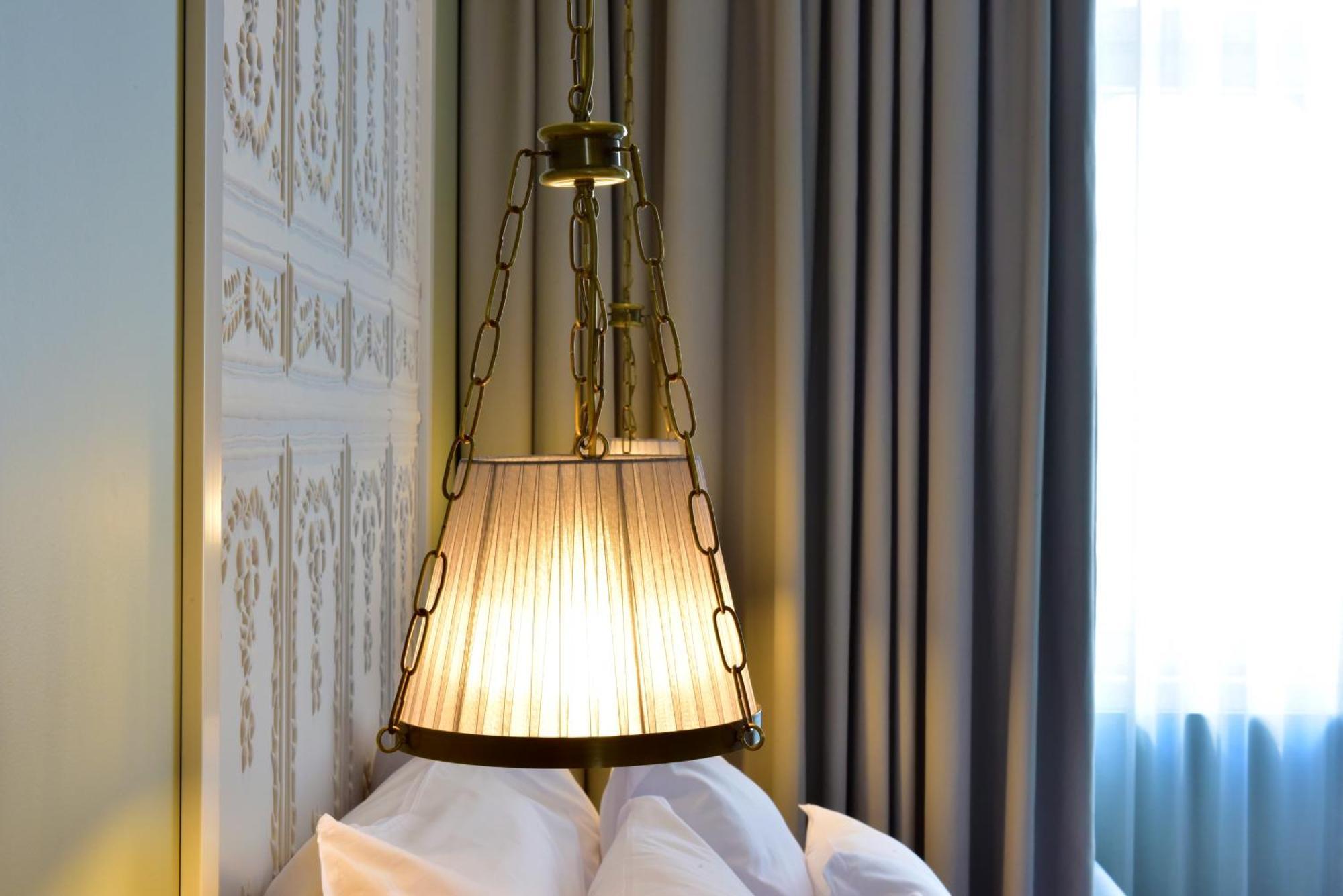 Pousada De Lisboa - Small Luxury Hotels Of The World Екстериор снимка A lampshade