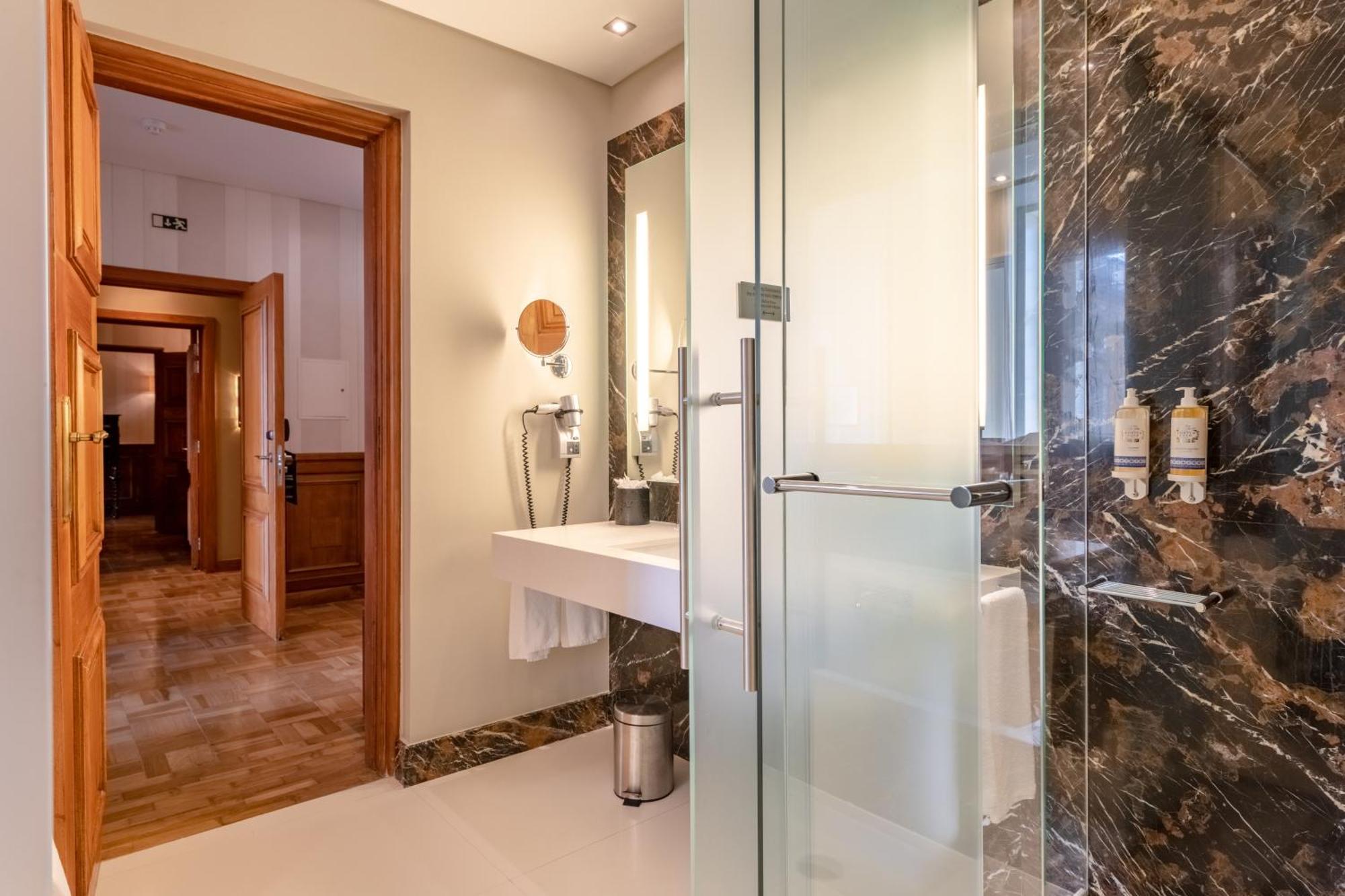 Pousada De Lisboa - Small Luxury Hotels Of The World Екстериор снимка Bathroom